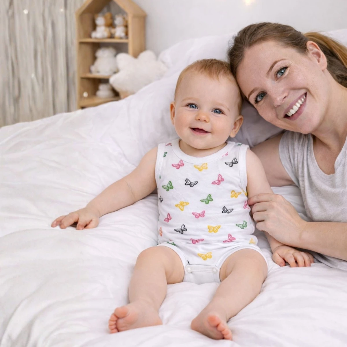 Kelebek Figürlü Beyaz Desenli %100 Pamuk Kolsuz Erkek Bebek Body